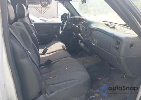 2000 Chevrolet Silverado 1500 C1500 z USA, uszkodzony, nr VIN 1GCEC14W1YZ152507